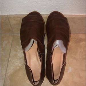 SOLD 🌟BRAND NEW🌟 Opened Tow Sandals.